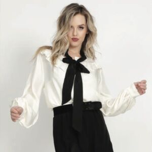 Gold Hawk; NWT Silk Ruffle Tie Neck Blouse in Ivory/Black; size SMALL